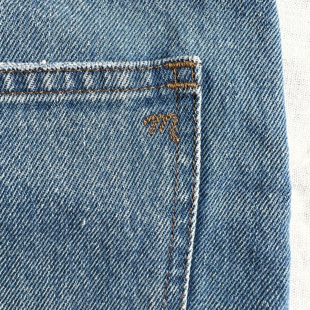 New Madewell mid rise sits on hips with a roomy leg size W 30 3 inch inseam. NWT - Picture 7 of 8